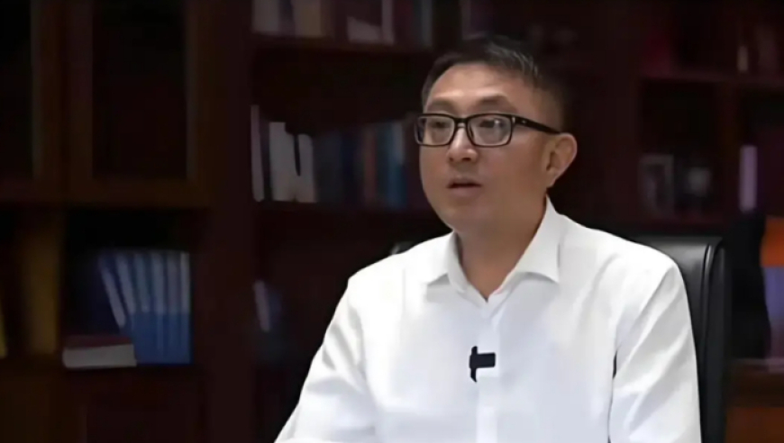 金价大涨年轻人拿父母老首饰换新,2025正版免费全年资料,经典解释落实_AR版V3.36